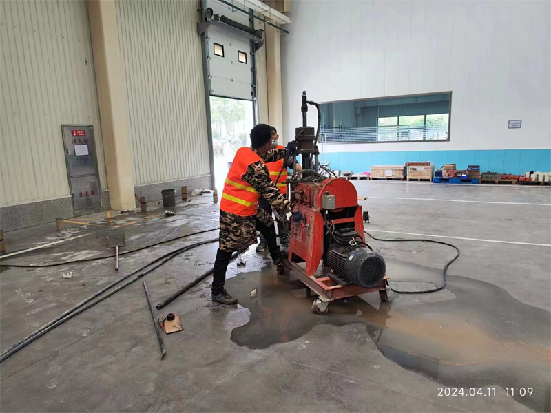 巴林右厂房地面下沉塌陷注浆加固施工